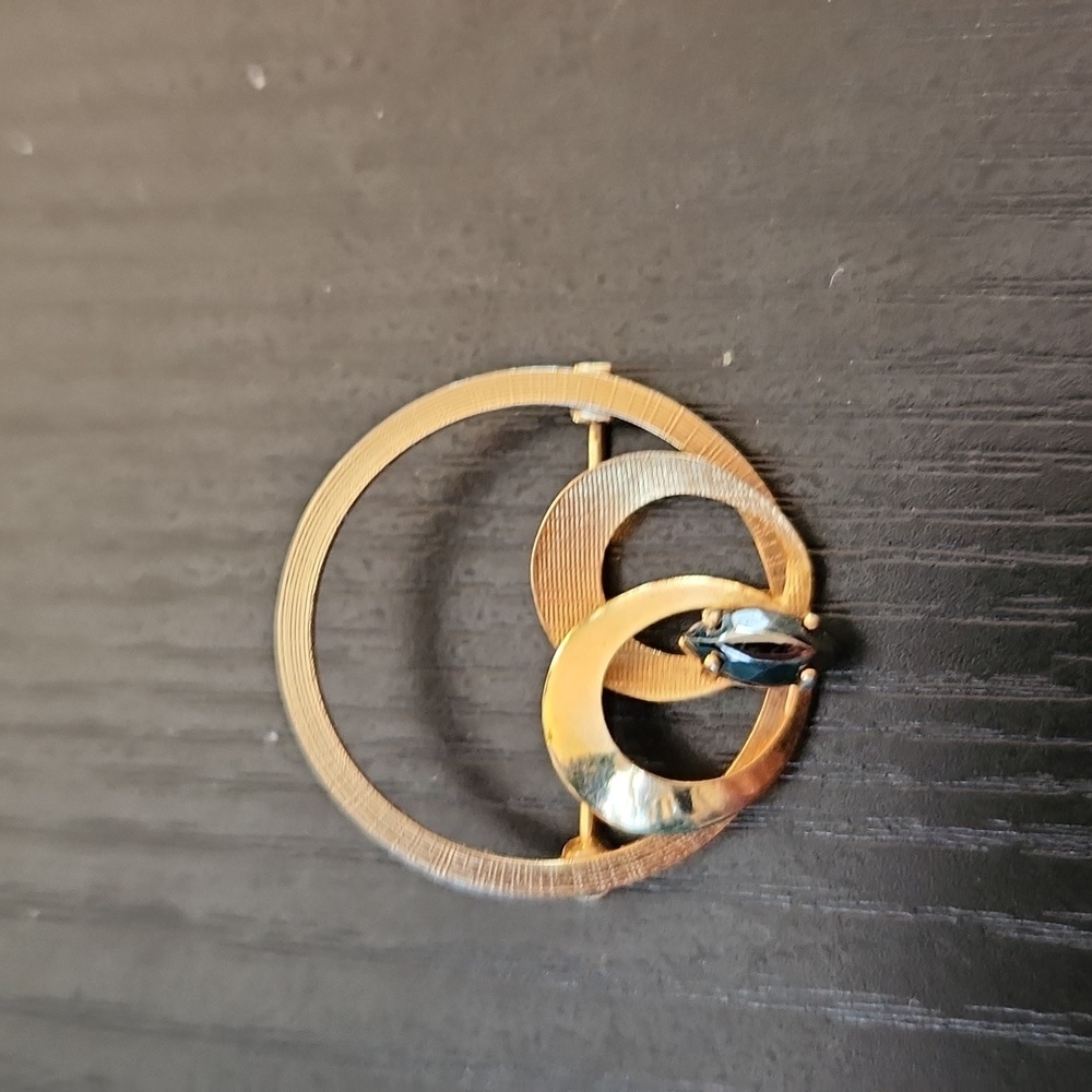 Amsel gold & hematite brooch